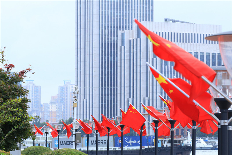 攝圖網(wǎng)_500122354_banner_插滿國(guó)旗的外灘（非企業(yè)商用）.jpg